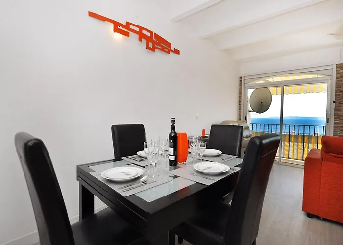 In With Sea View Apartmán